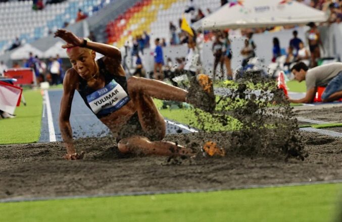 Yulimar Rojas logra el oro en San Salvador con récord centroamericano