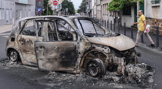 Investigan ataque contra la vivienda de un alcalde a las afueras de París
