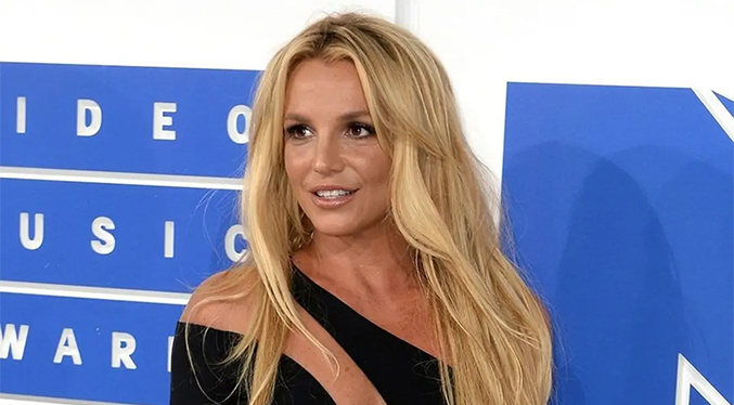 Golpean a Britney Spears tras intentar tomarse una foto con una estrella de la NBA