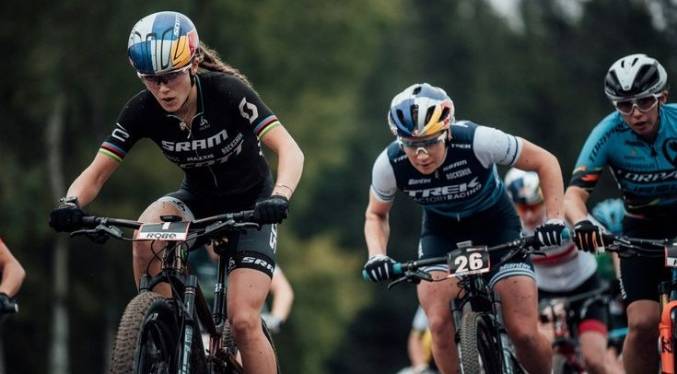 UCI prohíbe a ciclistas transgénero participar en pruebas femeninas