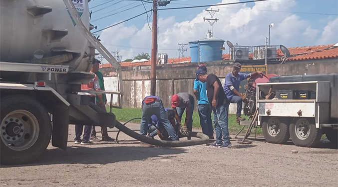 Cuadrillas de Saneamiento destaparon mil metros de colector en Lagunillas, Maracaibo y San Francisco