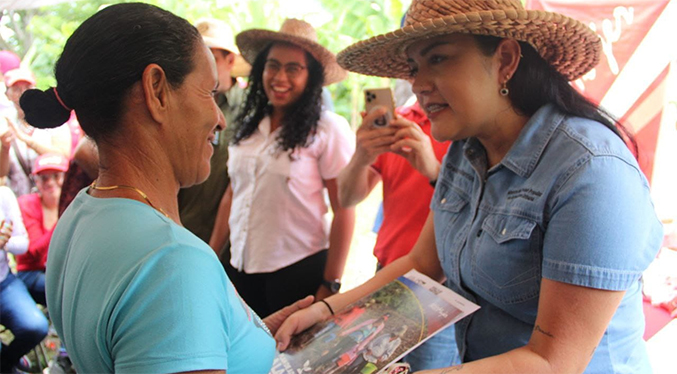Entregan financiamientos y titularidad de tierras a 42 Mujeres Conuqueras en Yaracuy