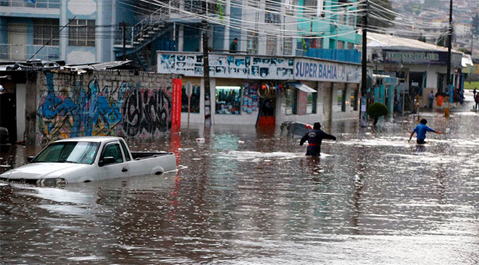 Lluvias dejan siete ciudades inundadas en Ecuador
