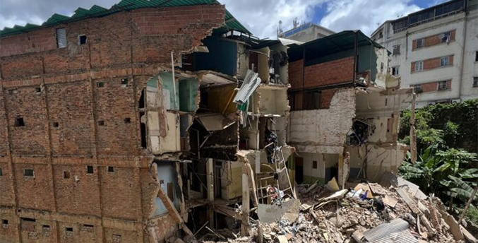Colapsa edificio en la parroquia Altagracia en Caracas