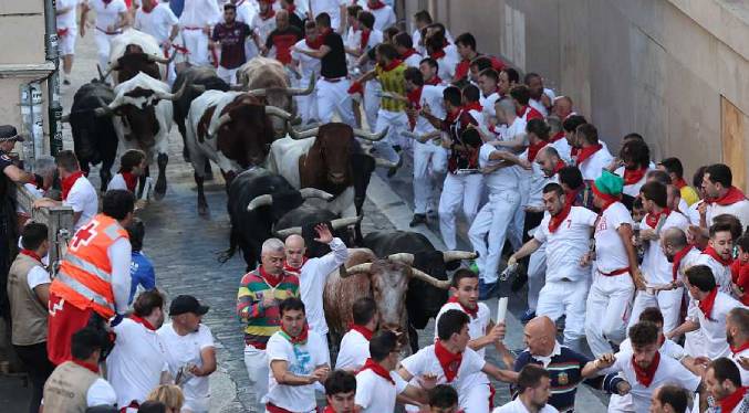 Concluyen los encierros de San Fermín con más de 30 heridos en España