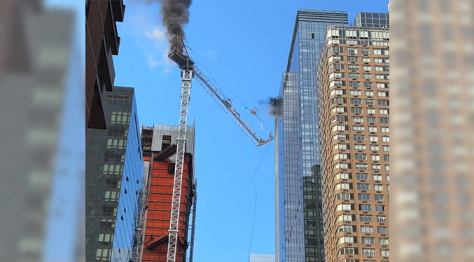 Seis heridos tras colapso de grúa en incendio de rascacielos en Nueva York