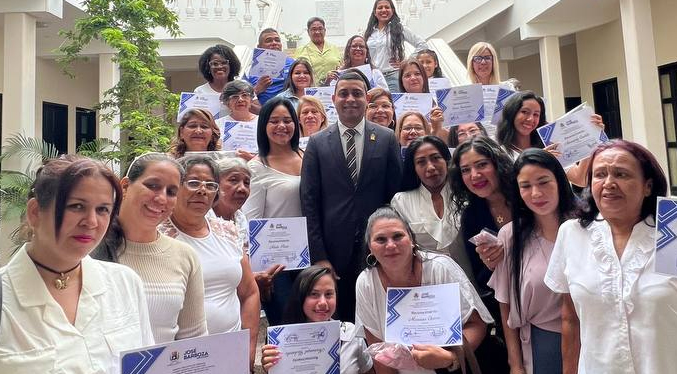 José Barboza realiza ceremonia de graduación del programa de formación para el autoempleo