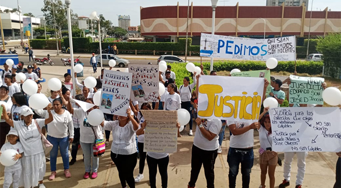 Familiares de jóvenes detenidos por extorsión de la Ferretería en la C-3 piden liberación en los tribunales