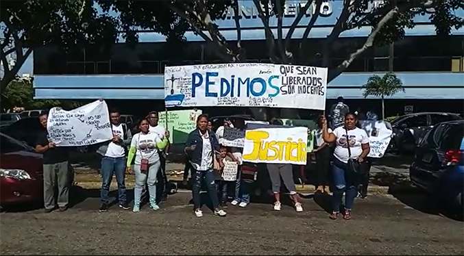 Familiares de jóvenes detenidos por atentado a ferretería: «Queremos su libertad, ellos son inocentes»