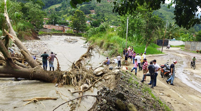 Familias piden ayuda a las autoridades tras daños por lluvias en Mérida