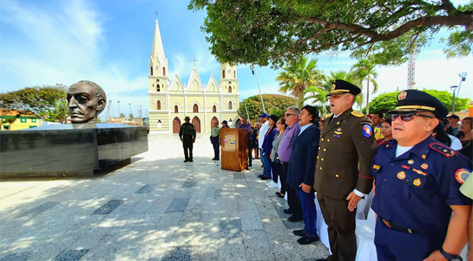 Mara conmemora Bicentenario de la Batalla Naval del Lago con ofrenda floral, danza y poesía