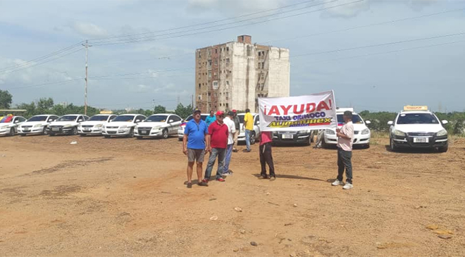 Alianza de taxistas con vehículos Orinoco esperan a Maduro frente al CICPC (VIDEO)