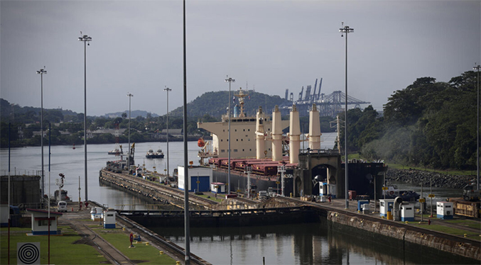 Canal de Panamá reduce el tránsito diario a 32 embarcaciones por la sequía