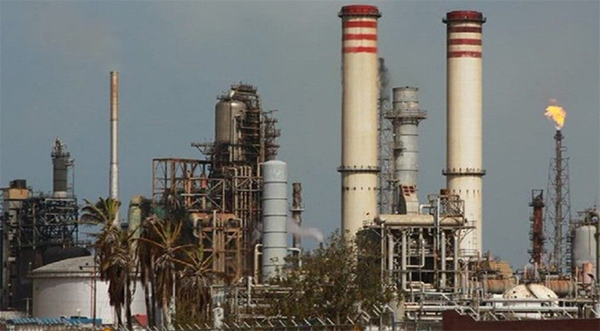Las cuatro refinerías de Pdvsa producen gasolina por primera vez en seis años
