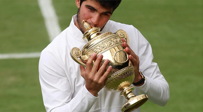 Carlos Alcaraz vence a Novak Djokovic y es campeón en Wimbledon