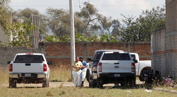 Encuentran cinco cadáveres más dentro de una camioneta en México