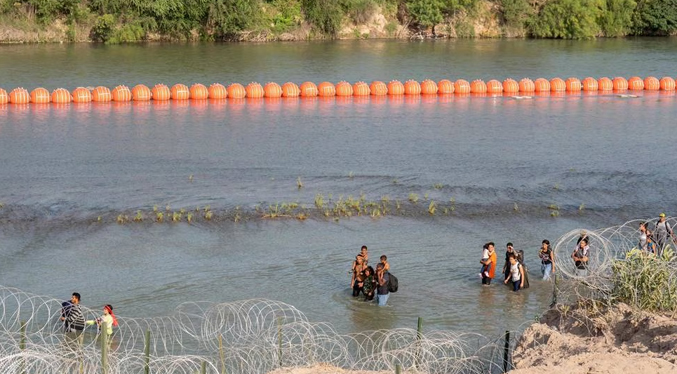 Encuentran el cuerpo de una persona en unas  boyas antimigrantes en el Río Bravo