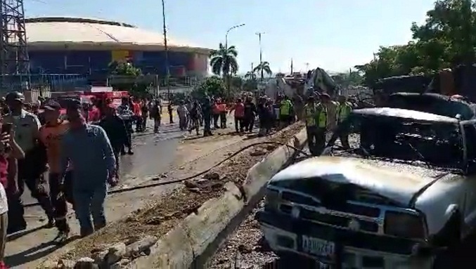 Cinco fallecidos tras choque de gandola con cinco vehículos en La Guaira