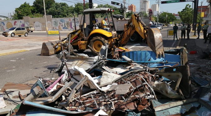 Desinstalan 15 kioscos abandonados de las aceras de la ciudad con el Plan Vamos a Poner Orden