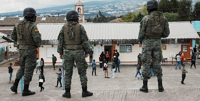 Al menos 430 detenidos durante el periodo de votaciones en Ecuador