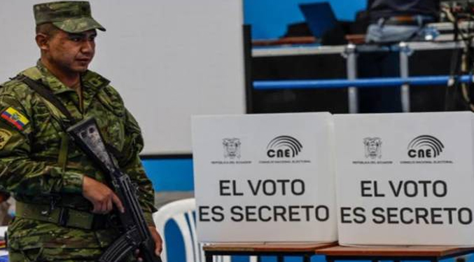 Ecuatorianos acuden a votar bajo un clima de miedo este 20-A
