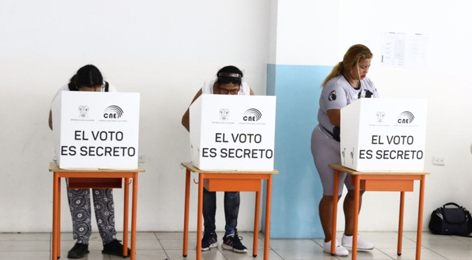 Participación en elecciones de Ecuador supera el 45 %