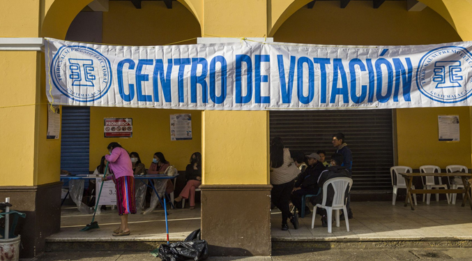 Cierran los centros de votación en Guatemala