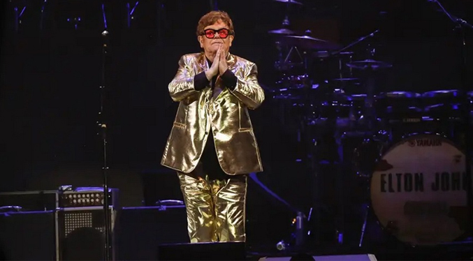 Elton John fue dado de alta