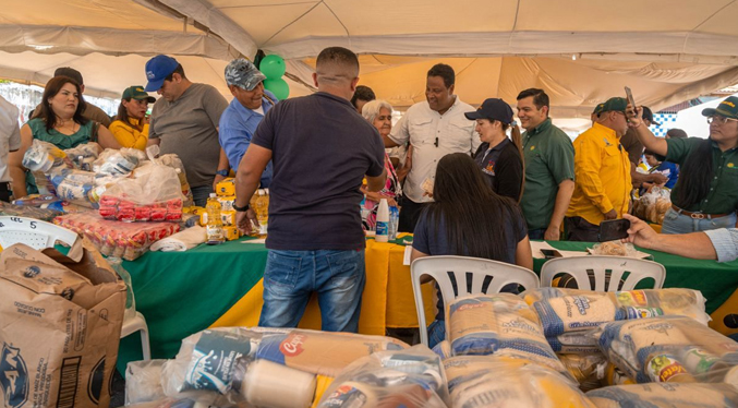 Alcaldía de Maracaibo suma útiles escolares a la Feria Alimentaria de Bolívar y Cristo de Aranza