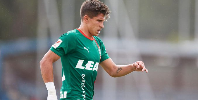 Giuliano, hijo de Diego Simeone, sale con grave lesión de partido de Alavés