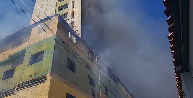 Incendio en un aparthotel de Coro deja al menos 30 personas afectadas (+Videos)