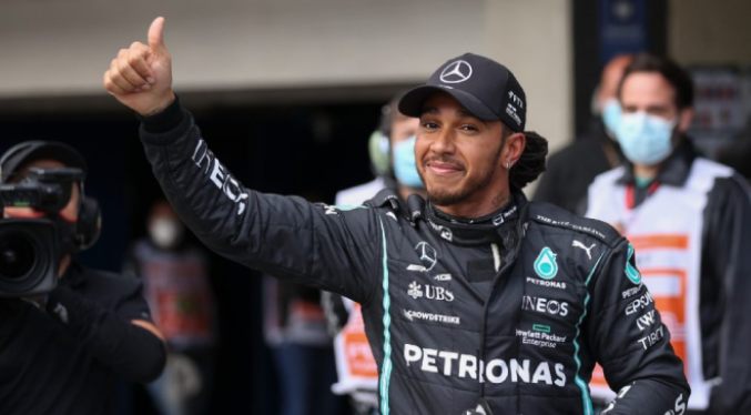 Lewis Hamilton renueva con Mercedes hasta 2025