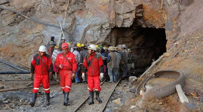 Tres personas mueren sepultadas tras un deslizamiento de tierra en una zona minera en Bolivia