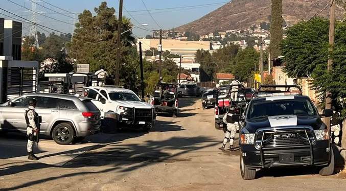 Encuentran cinco cuerpos con signos de estrangulamiento dentro de una camioneta en México
