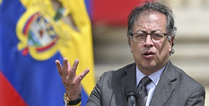 Escándalos determinan primer año de Petro en la presidencia colombiana
