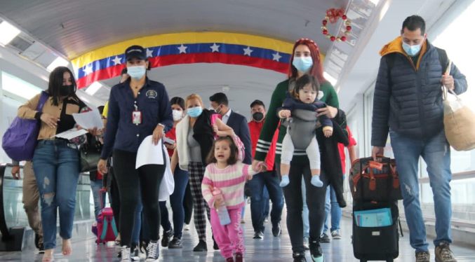 Retornan de Perú 162 venezolanos con Vuelta a la Patria