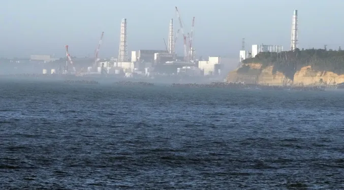 China veta el pescado de Japón al comenzar la descarga de agua radiactiva de Fukushima