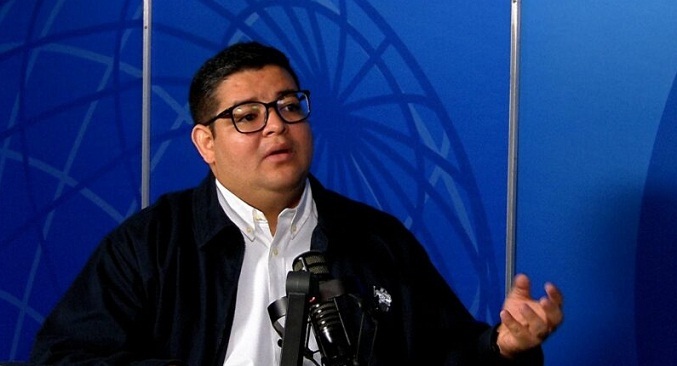 Politólogo Luis Aguilar: Rosales juega “en dos tableros políticos” al aliarse con Capriles