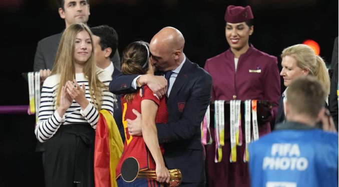 FIFA investiga al presidente de la RFEF por su conducta en final del Mundial femenino