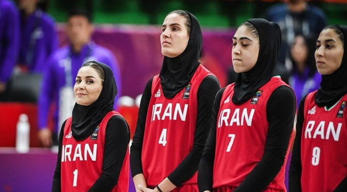 Acusan a la selección femenina de Irán de traición por no cantar el himno
