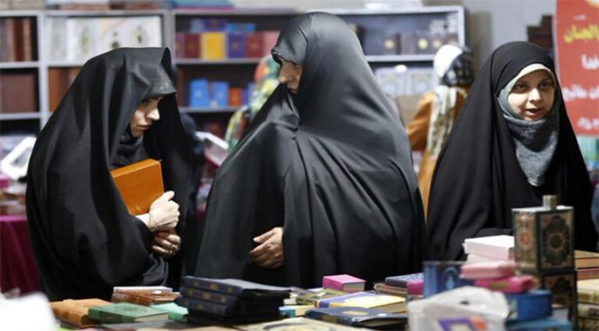 Francia prohíbe las abaya en escuelas por ser una túnica de identificación religiosa
