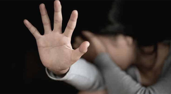 Lo condenan a más de 22 años por violencia sexual contra su hijastra
