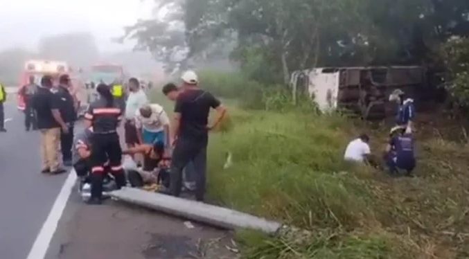 Bus que trasportaba migrantes en Panamá sufre accidente
