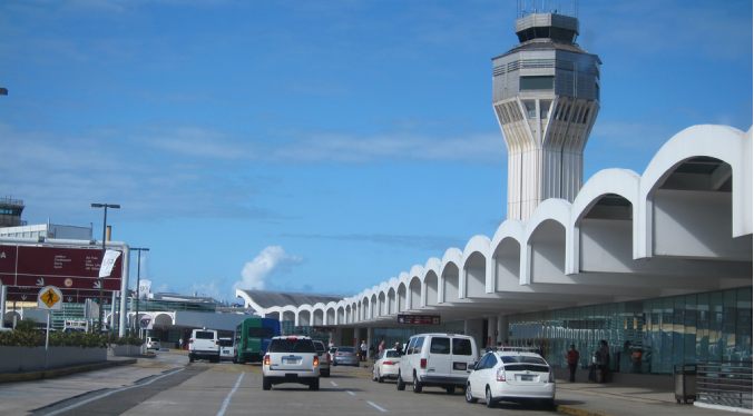 Cancelan una decena de vuelos entre EEUU y Puerto Rico por el huracán Idalia