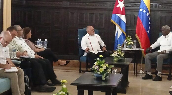Reciben a Diosdado Cabello en el parlamento de Cuba