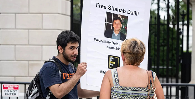 El hijo del preso olvidado en Irán hace huelga de hambre: «EEUU abandonó a mi padre»