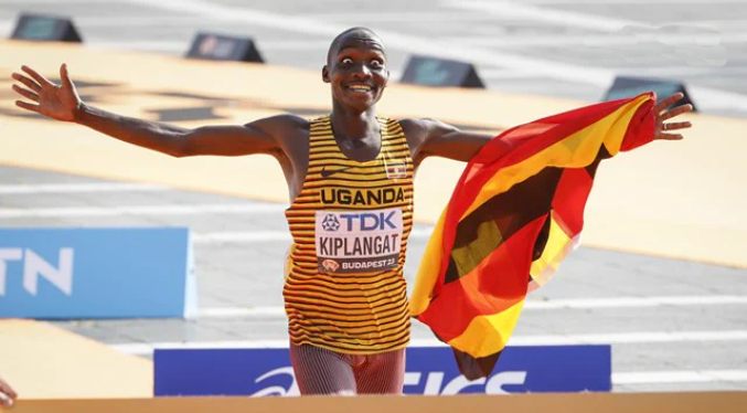 El ugandés Kiplangat gana el maratón masculino del Mundial de atletismo