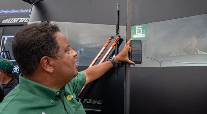 Alcaldía de Maracaibo instala sistema de códigos QR a líneas de transporte del Terminal de Pasajeros