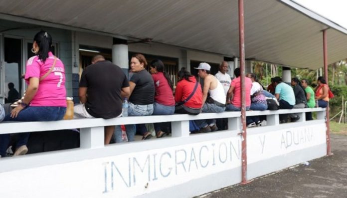 Liberan en Trinidad y Tobago a 64 migrantes venezolanos