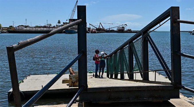 Autoridades de Trinidad y Tobago deportan a más de 100 migrantes a Venezuela